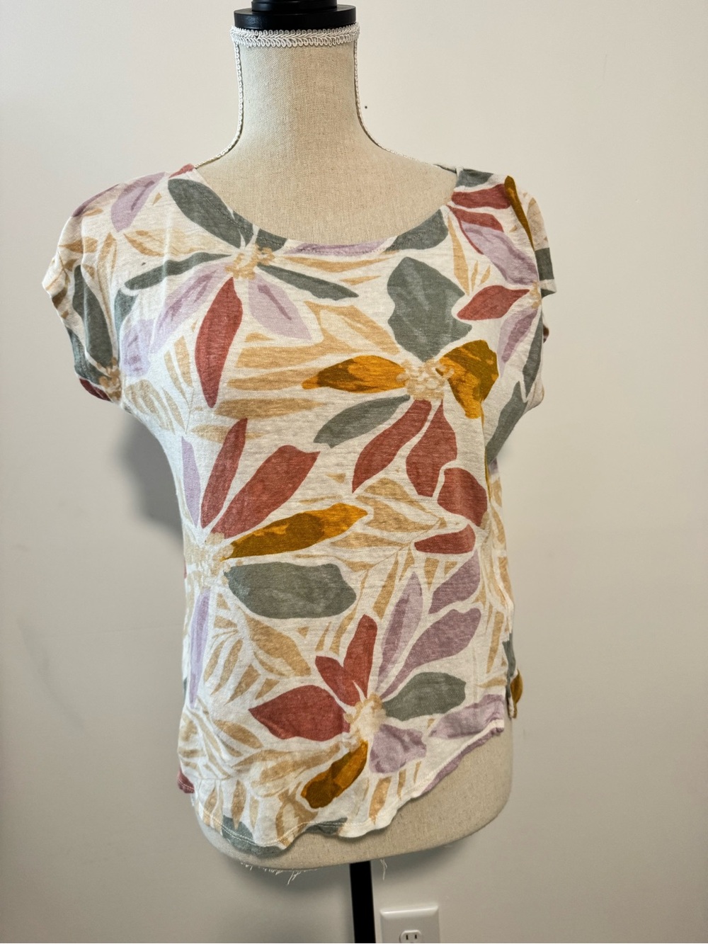 Nicole Miller Floral Leaf Print 100% Linen Short Sleeve Top - Size M